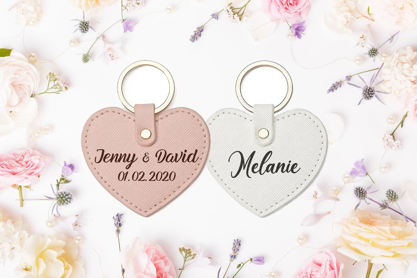 Schlüsselanhänger aus Leder in Herzform mit Gravur