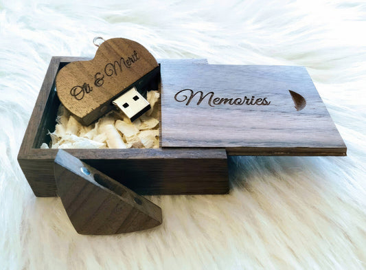 Personalisierter Herz-Walnuss USB Stick Schlüsselanhänger mit Box
