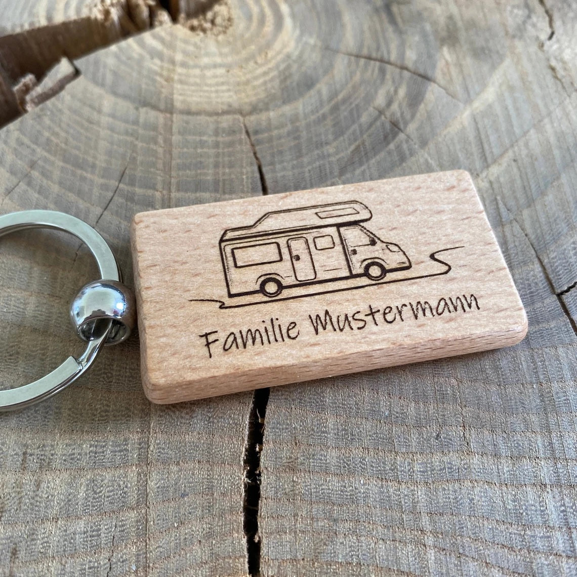 Personalisierter Schlüsselanhänger aus Holz in Rechteckform