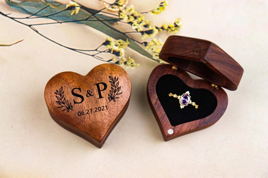 Personalisierte Ring Box in Herzform
