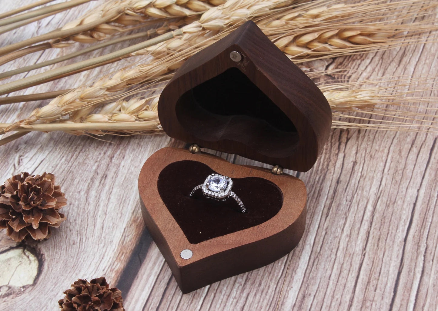 Personalisierte Ring Box in Herzform